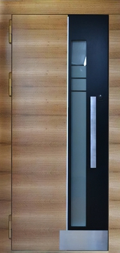 Входная дверь с МДФ, узкой стеклянной вставкой и бугельной ручкой