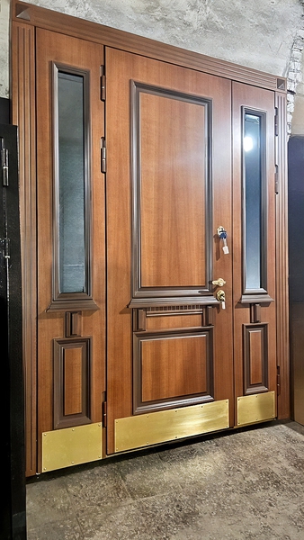 Полуторная дверь МДФ шпон с багетом и остеклением
