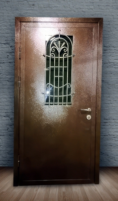 Входная дверь с коваными элементами
